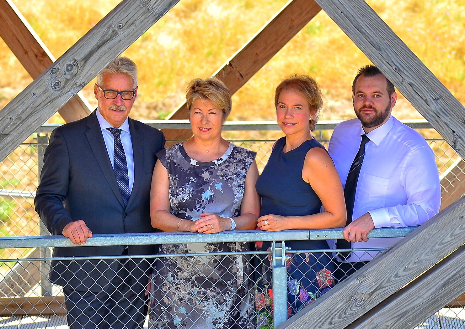 Unser Team: Dieter Pohren (Geschäftsführer), Anni Pohren (Seniorchefin), Kerstin Pohren-Laugwitz (Juniorchefin), Alexander Kowalski (Bestattungsfachkraft)